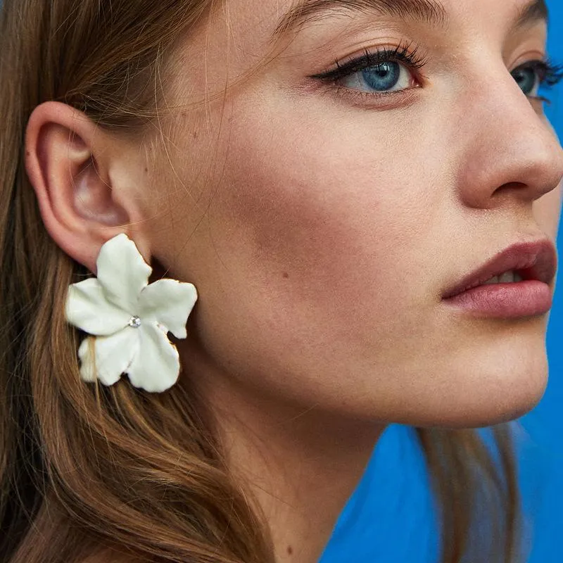 Stud Aankomst sieraden Zomerstijl Leuke witte bloem oorbellen voor vrouwen Verklaring Boheemse Earstud