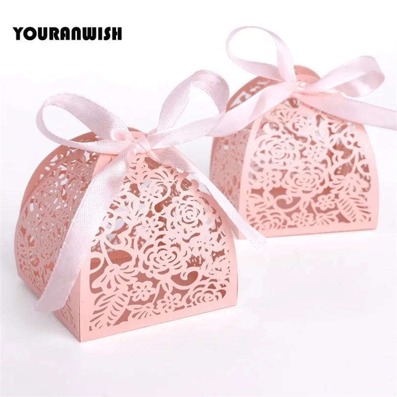 50pcs/Lot Ribbon Piramid Laser Cut Wedding Wedding Favor Candy Gift Chocolate Box White Pink 220427