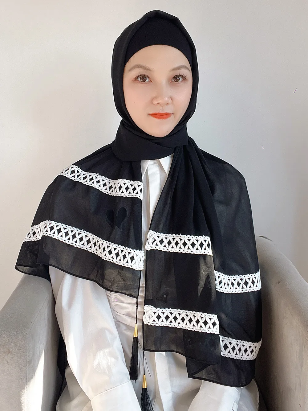 2022 musulman en mousseline de soie gland Hijab châles avec écharpe en dentelle blanche femmes couleur unie tête enveloppes femmes Hijabs foulards dames