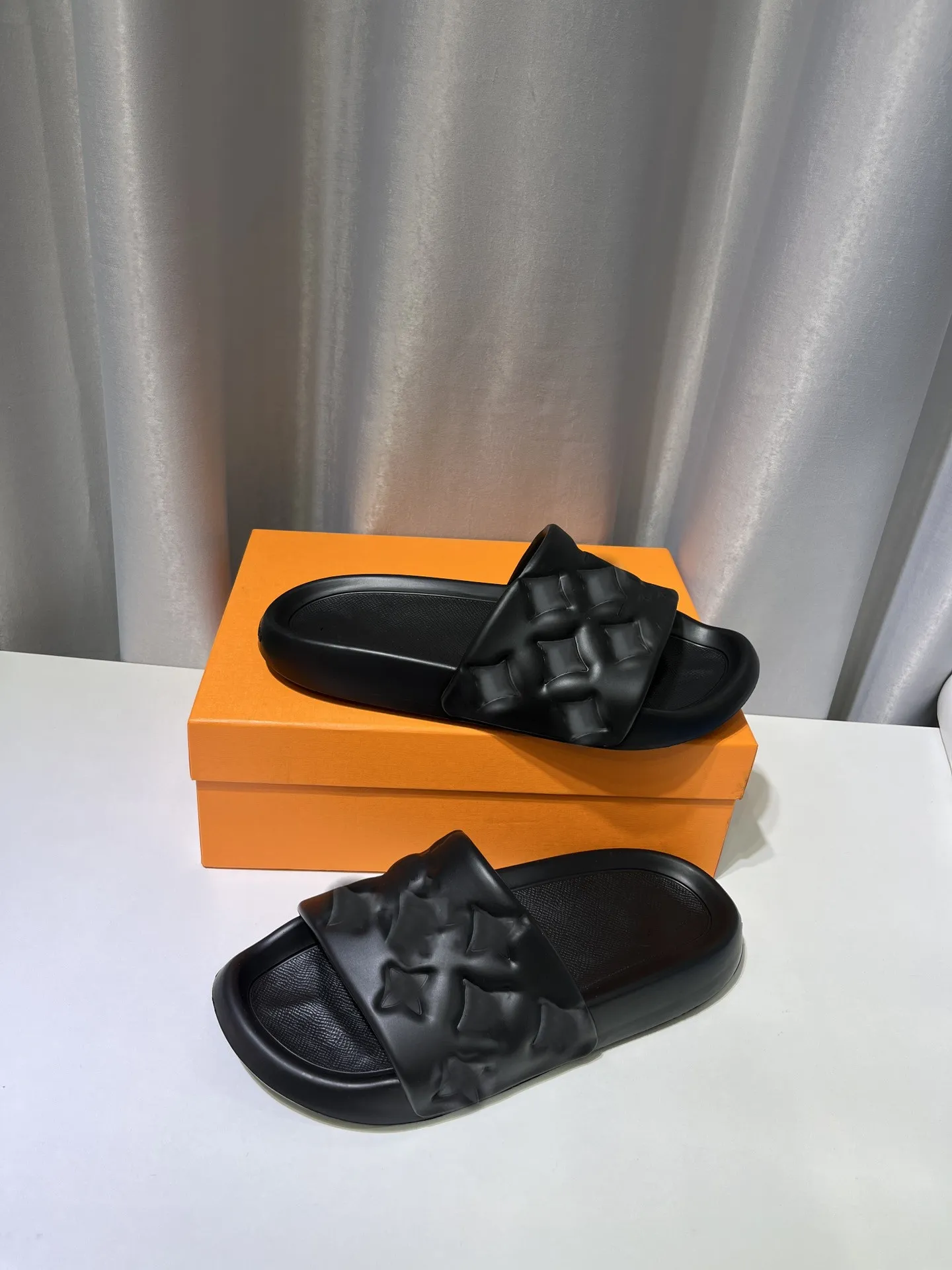 Designer-Damenhausschuhe Luxus-Mann-Slide-Strand-Großhandelspreis-Leder-Gummi-Sandale-Pool-Schuhe von hoher Qualität Marshmallow mit Original-Box-Staubbeutelgröße 35-45