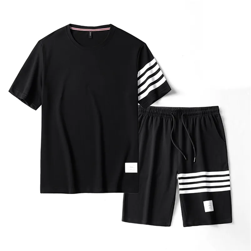 Mänkläder Mänuppsättningar Designer Clothes T Shirts Shorts Tracksuit Korea Fashion Sweatsuits Sweatpants Plus Size Two Piece 220609