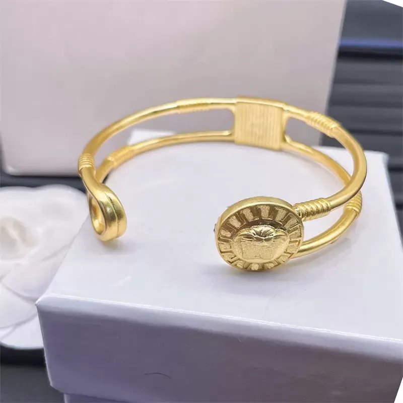 Designer Bangle Armband ￶ppna armband f￶r kvinnors medusa designers lyxiga smycken