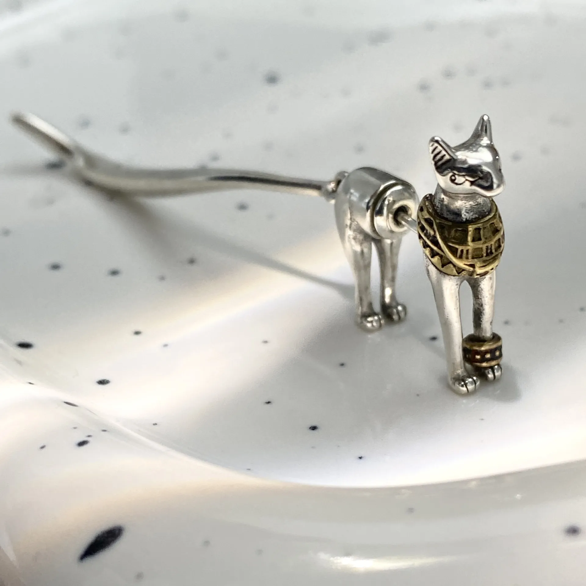 S3102 Fashion Jewelry S925 Silver Needle Cute Cat Stud Earrings Pharaoh's Cat Long Tail Single Piece Earrings