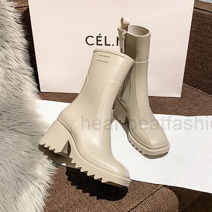 Luxurys Designers Women Rain Platform Boots Fashion PVC n￣o deslize Gear Woman tornozelo Botas Mujer Chunky Heel Rubber Chelsea Booties Ladiestop