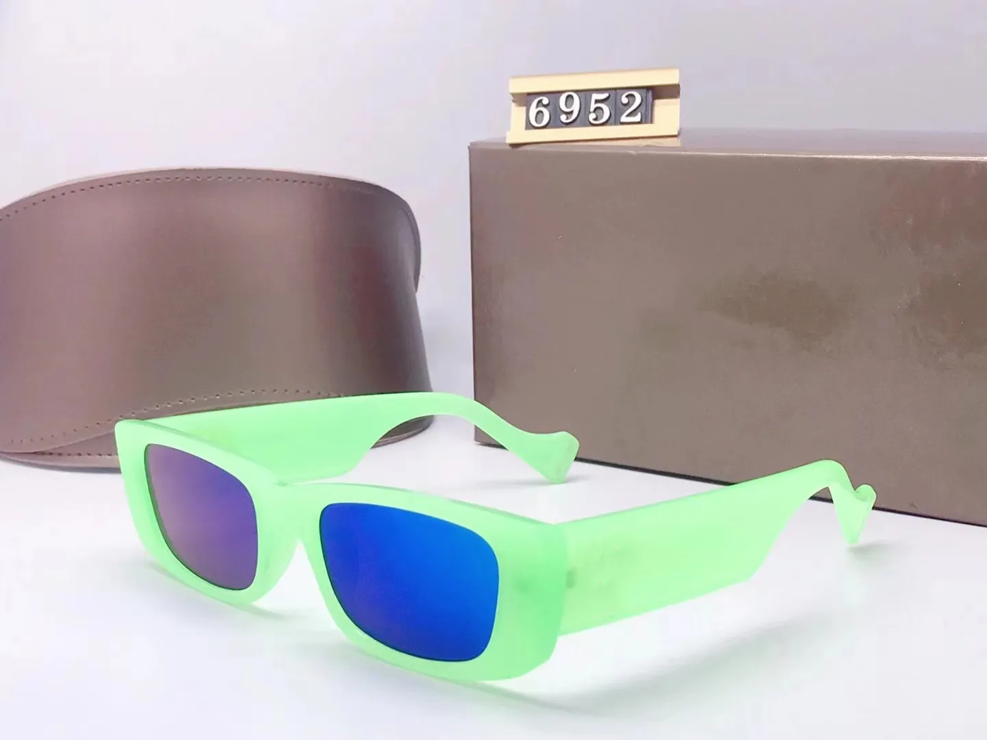 Occhiali da sole Rettangolari colore Bianco | & Co. Italia