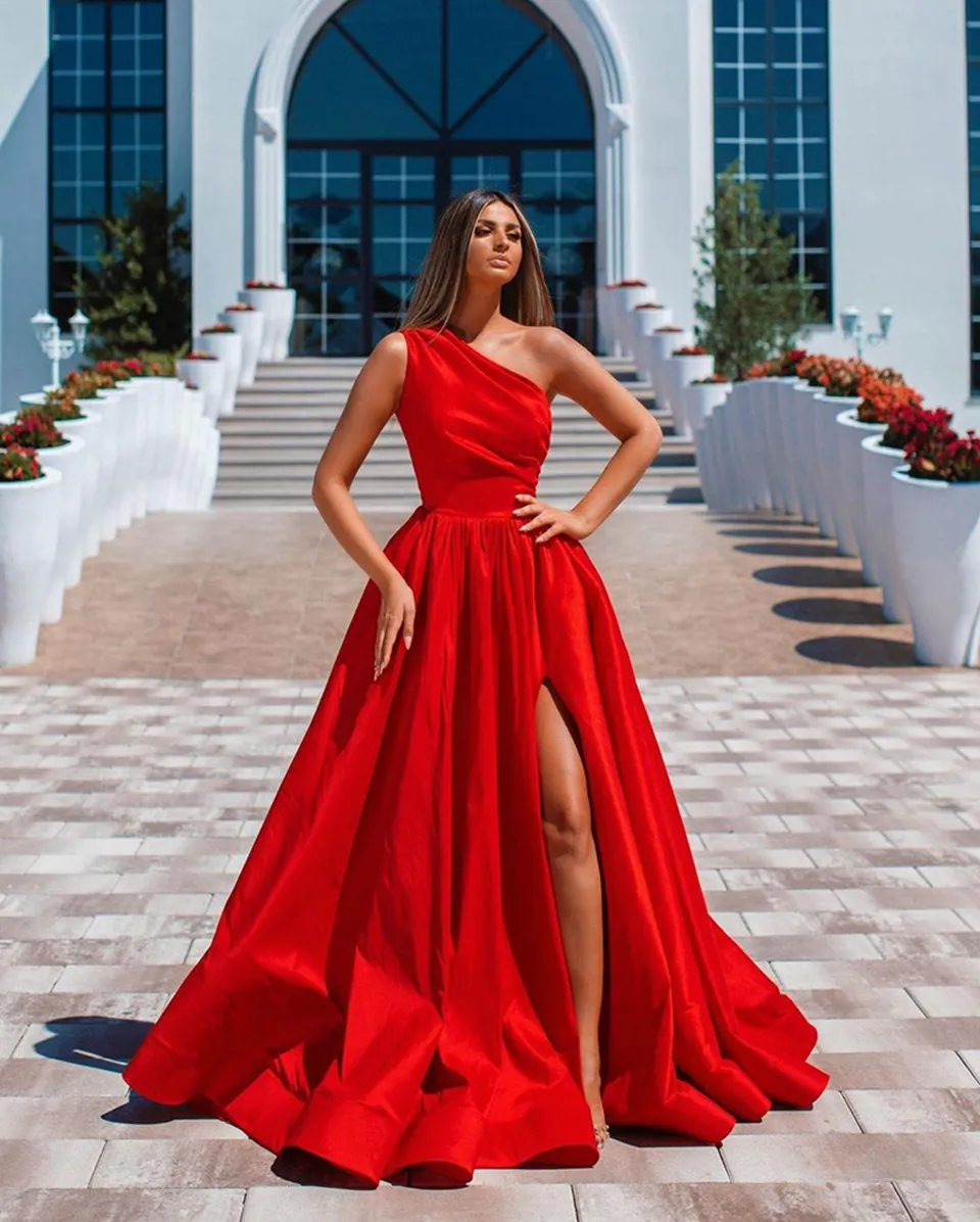 Red One One Ramię Prom Dresses Split Plus Size Suknie i Suknia wieczorowa A-Line Satin Eleganckie Proste Długie Damskie Suknie Wieczorowe