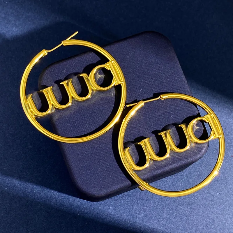Women Elinings Designer Jewelry Gold Hoop أقراط مع رسائل إنجليزية مجوفة ملحقات Luxurys ترصيع الفضة أقراط