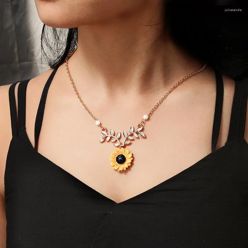 Pendant Necklaces Fashion Sunflower Necklace Jewelry For Women Korean Choker Jewlery Vintage Wholesale Items Indie Luxury