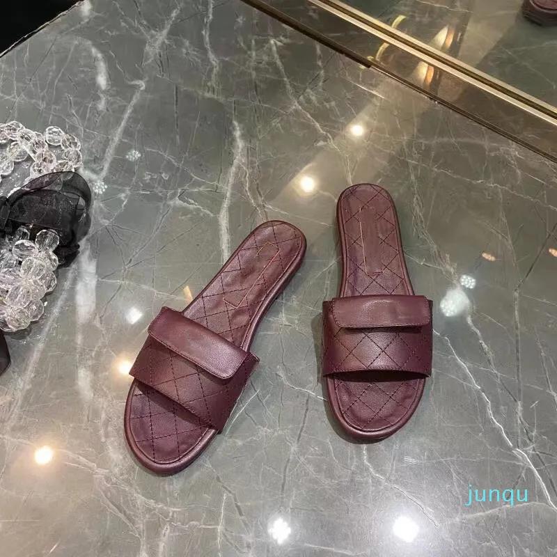 2022 Slippers Sandals in Leather Small Spragrance Lozenge تحقق