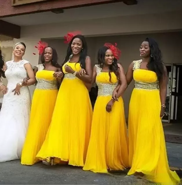 Hombro Amarillo Uno Vestidos de dama de honor Correa Por encargo Pliegues fruncidos Con cuentas Longitud del piso Gasa Tallas grandes Vestido de dama de honor Ropa de fiesta de boda Vestidos