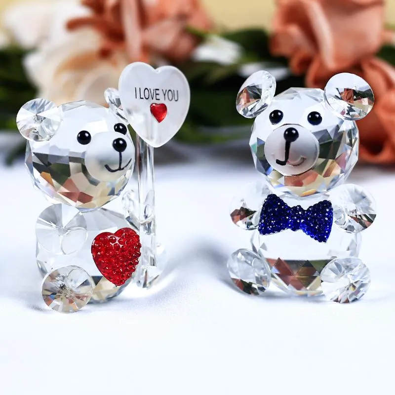 Objetos decorativos Figuras peça fofa estatueta de cristal de urso com um ornamento em forma de coração Animal de vidro Miniatura amor Presentes românticos em casa