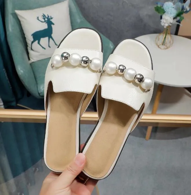Fashion Simple Ladies Sandals Slippers With Pearl Decoration Flat Hollow Lightweight Casual Beach Lazy Slippers Size 35-42