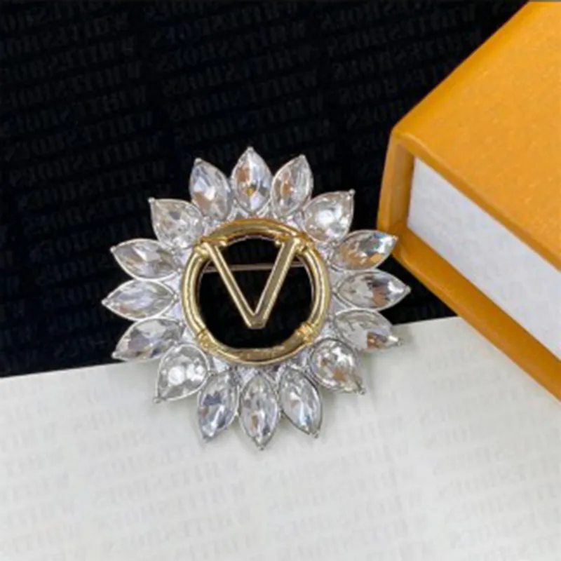 Designer Brosch Pins Diamond Circularity Flower Brosches Kvinnor smycken Luxury Elegant Brosches Womens Fashion Brooch Pin Mens Gift276f