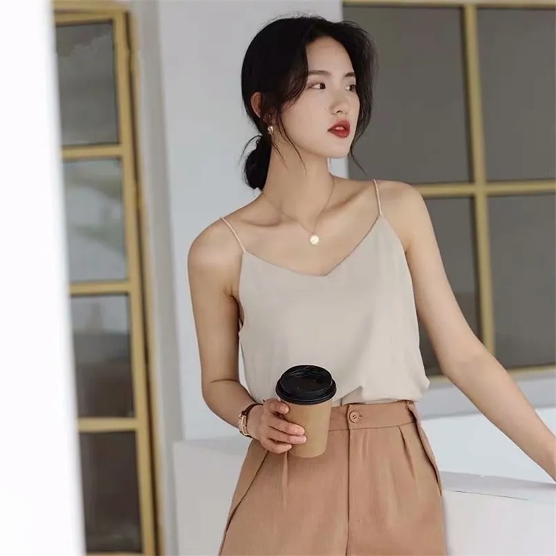 Koreanska Chiffon Top Kvinnor Kvinna V-Neck Satin Tank Ärmlös Vest s Tees Loose Sexy White Ladies Camis 220318