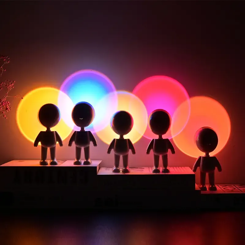 nouveauté éclairage Sunset Lamp 7 Couleurs Astronaute Sunset Projection 360° Rotation LED Luminosité Tactile Réglable Projecteur Lumière Mood Lights avec USB