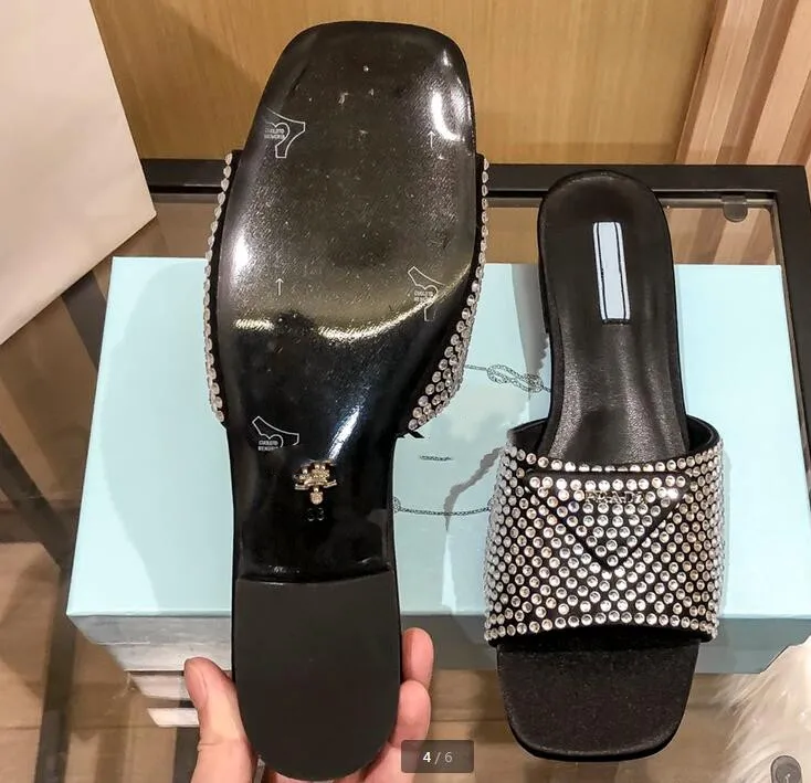 2022 Nowe Sandały Kapcie Letnie Piękny nisko pięty Rhinestone Flat Slipper Wygodne jasne buty Coloor