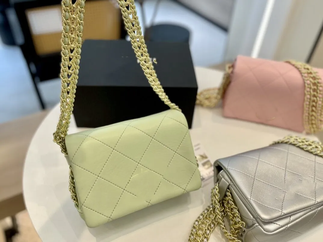 Designer Woven Flap Crossbody Bag With Thick Chain For Women Perfect