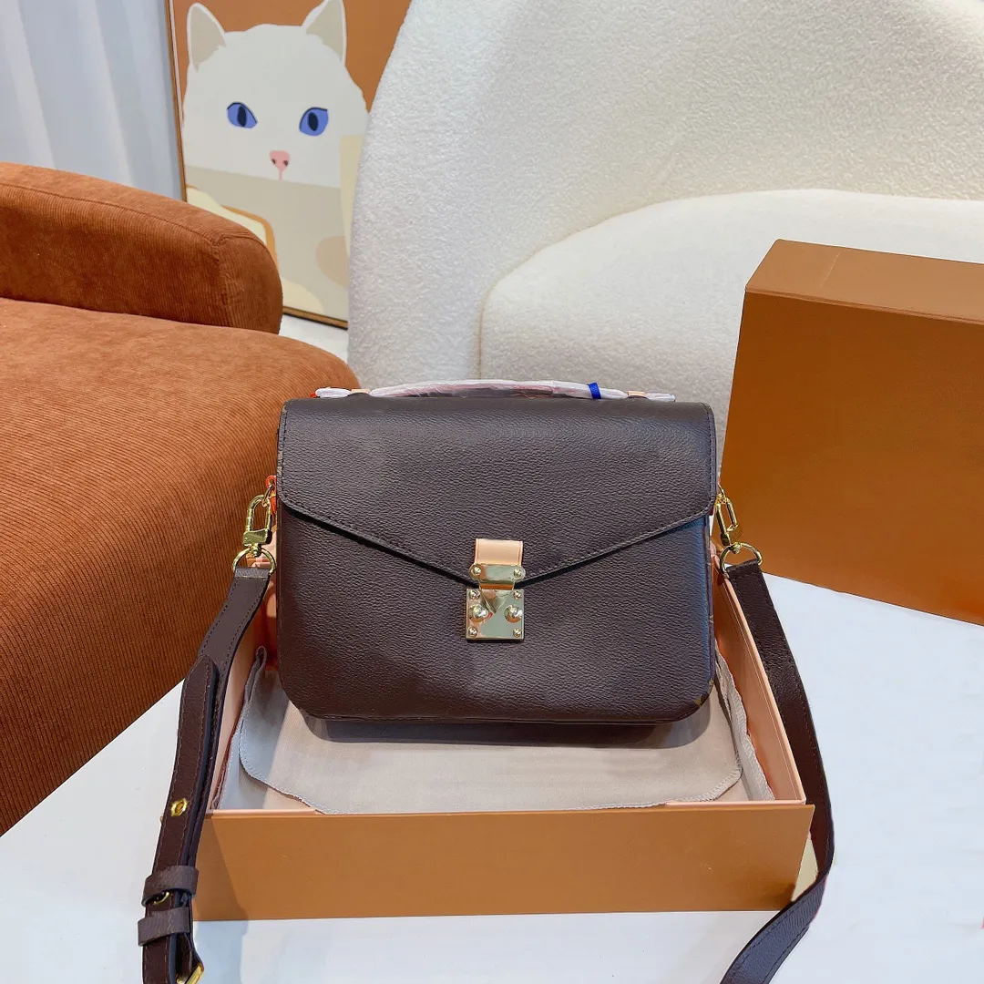 Prägla blomma lyxdesigners väska pochette män kvinnor handväska messenger äkta läder metis elegant kvinnors axel crossbody väskor