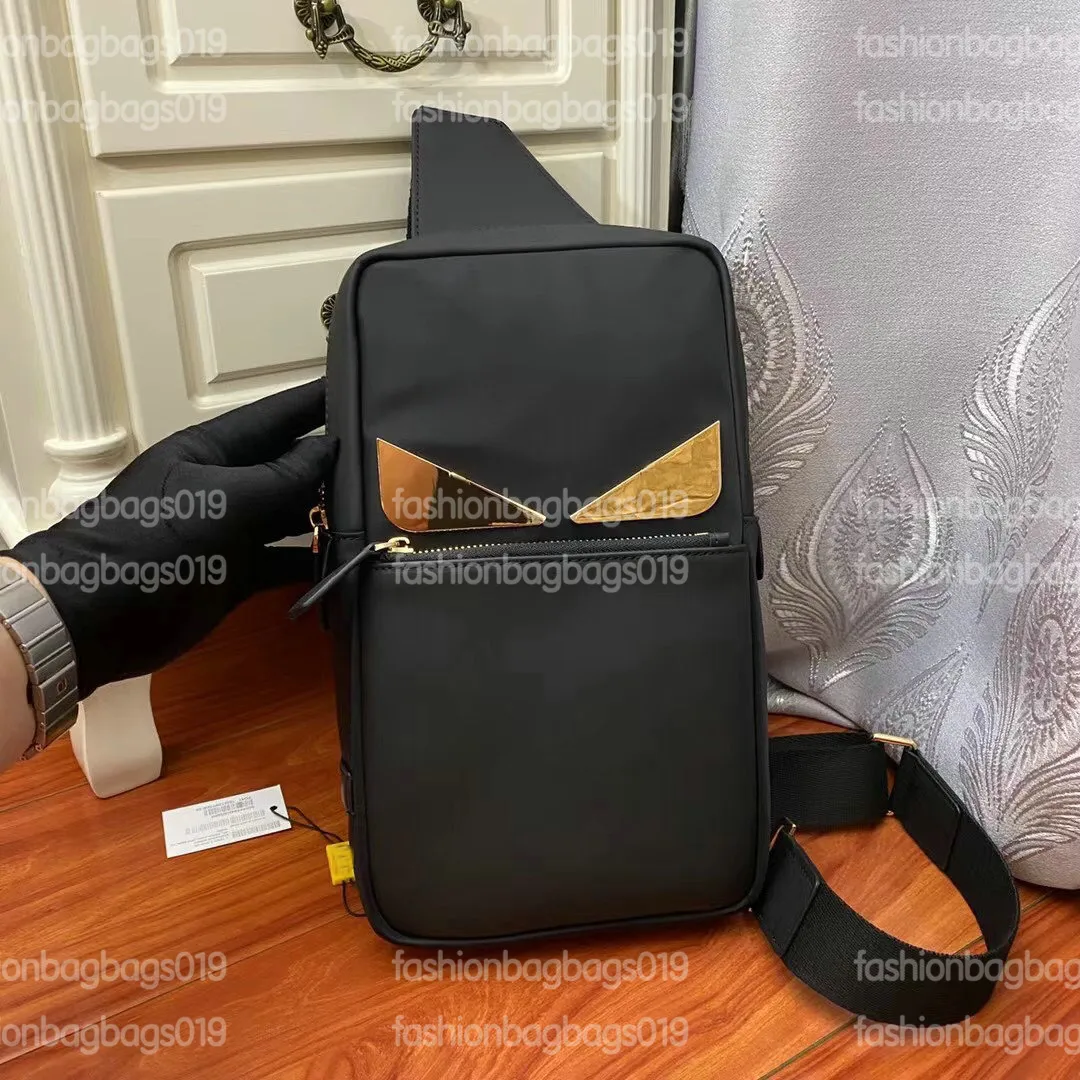 Bolsas de corpo cruzado masculinas Pacotes ao ar livre bolsa de cheque moda preta feminina mochila de couro unissex olhos amarelos