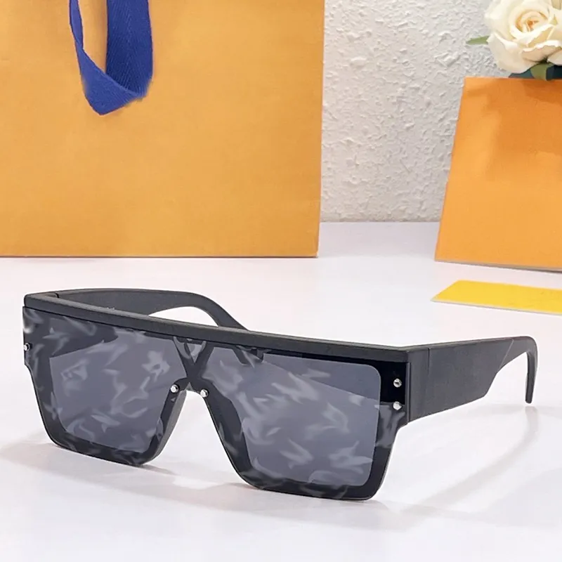 Solglasögon Designer Mens Retro Shield Lens Plate Square Face Covering Shape Matt Full Frame Print Studs Temple Patterns Lightweight Bekväma Driving Eyewear