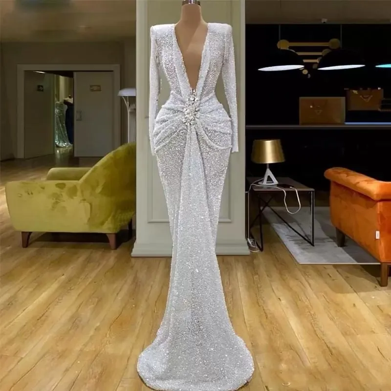 2022 Sexy Weiße Meerjungfrau Abendkleider Tiefem V-ausschnitt Perlen Langarm Pailletten Prom Party Kleider Geraffte Taille robe de soiree C0408