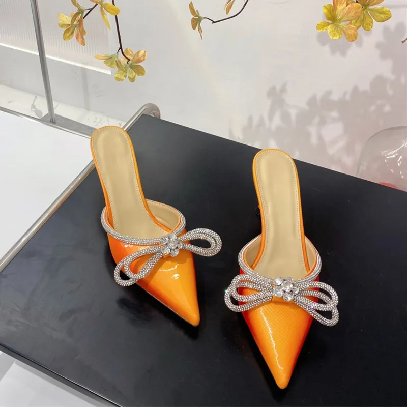 2022 New Lady Designer Summer Women Sandals PVC Plined Tee Tee Crystal Bowtie High Heels Stiletto Zapatos Slingback Sandalias Shoes