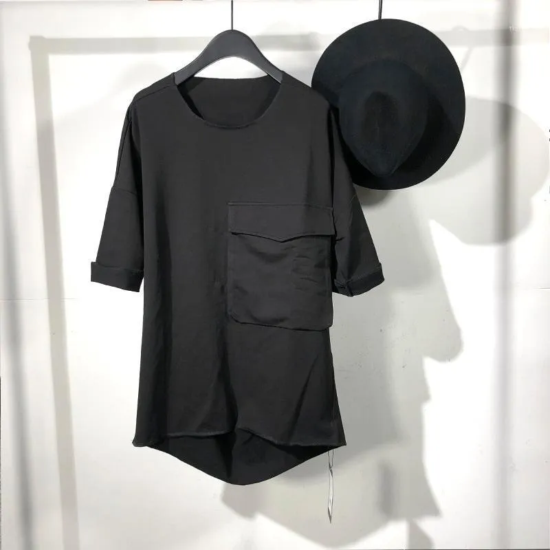 T-shirt da uomo Camicia a maniche corte Estate Colletto tondo scuro Design a tasche grandi T-shirt di personalità di tendenza sartoriale tridimensionale