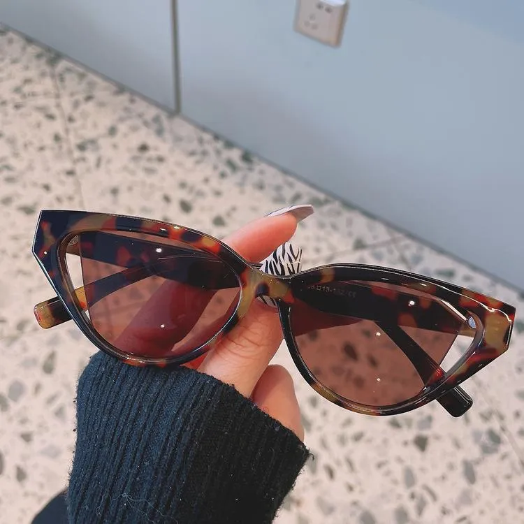 Vintage Cat Eye Sunglasses: Leopard Print, Premium Acetate  display picture 3