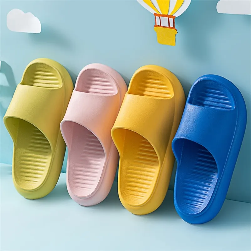 Enfants pantoufles chaussures été salle de bain chaussures de plage enfants garçons filles bébé semelle souple antidérapant 220701