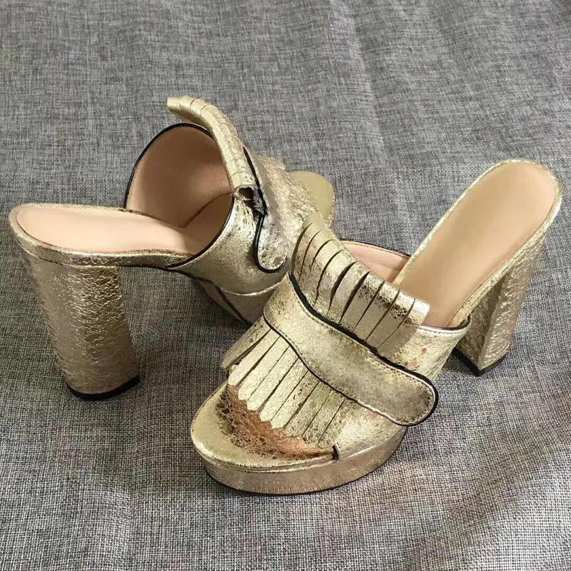 Designer Femmes Plate Forme Demi Pantoufles En Cuir Talons Hauts Daim Talons Epais Diapositives En Metal Femme Chaussure Plage Paresseux Sandales Couleur Unie Chaussures A Franges Taille 35 42 NO28 Vo...