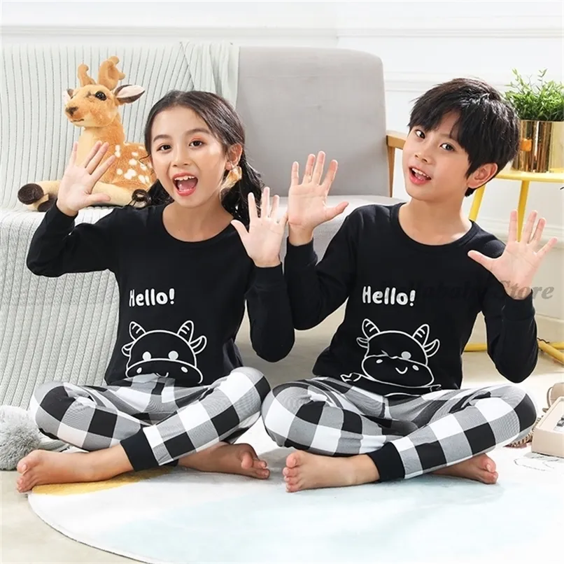 Pigiama per bambina e neonato Set pigiama primaverile coreano per bambini Set di indumenti da notte in cotone Cartoon Cow Night Outfits Autunno Abbigliamento per bambini 220507