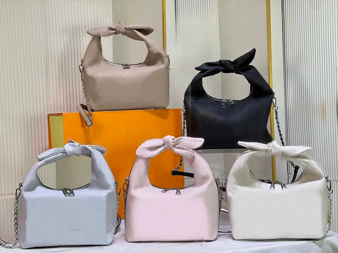 Borsa hobo in pelle traforata: stile designer con manico a fiocco annodato, tracolla intrecciata e molteplici opzioni di abbigliamento per le donne