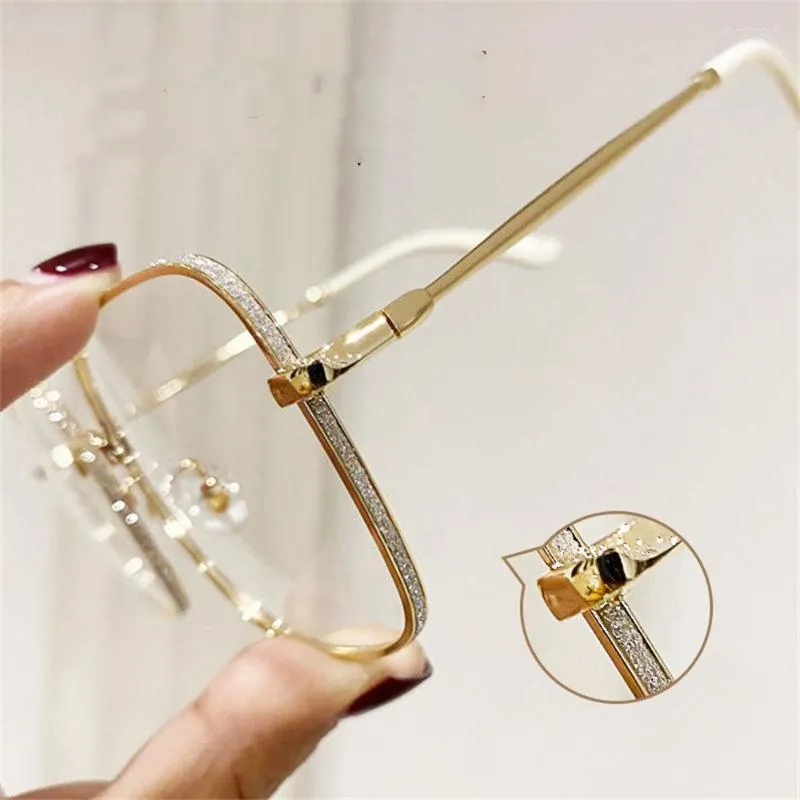 Solglasögon Kvinnors designer Datorläsningsglasögon Receptram för kvinnor Fashion Anti Blue Light Eyewear for Reading