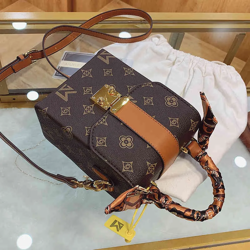 2023 New Versatile Small Shop Messenger Bag For Women Autumn