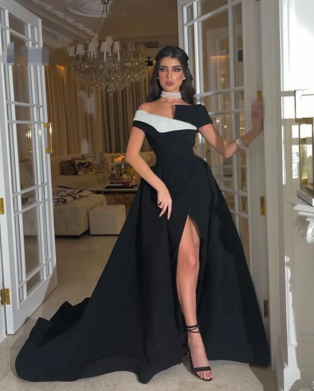 Elegant Evening Dresses Saudi Arabia strapless short sleeves beasded Long Train Black and White for Party Prom Gowns with High Split