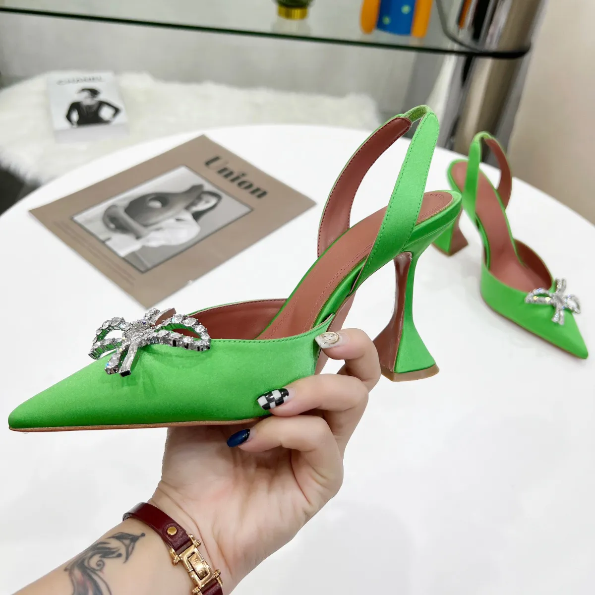 パンプス Rosie Embellished Bow Detailed Pumps AMINA MUADDI Rosie crystal-embellished bow-detailed PVC