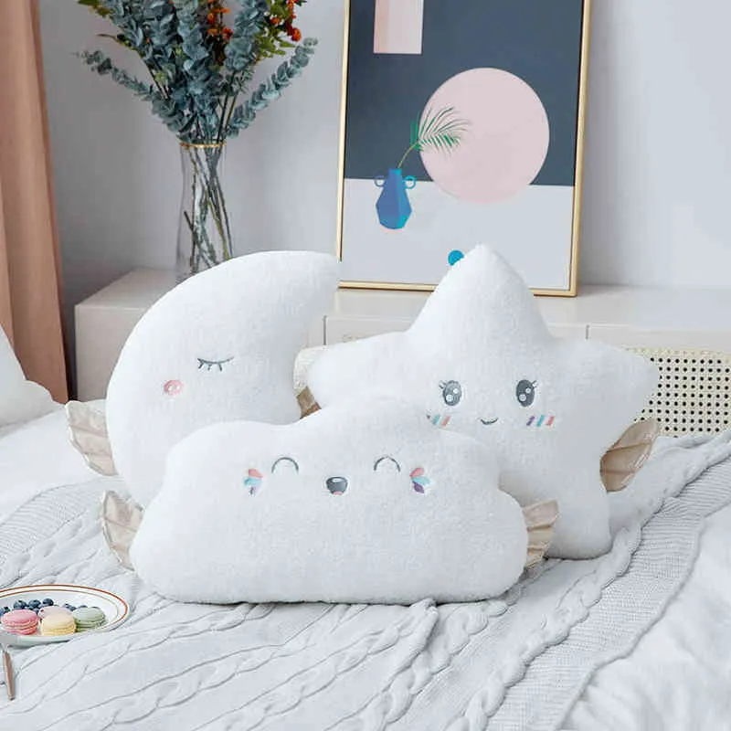 Dans Dreamy Doux Lissage Shaky Nuage Étoile Lune Câlin Mignon Expression Timide Petites Ailes Coussin Confortable Fluffy J220704