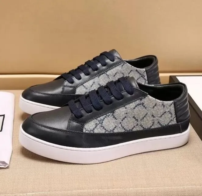 Letra de luxo italiana sapatos casuais com renda de couro macio no fundo branco masculino masculino com tanques de pano em relevo sapatos de skate de skate tênis de moda