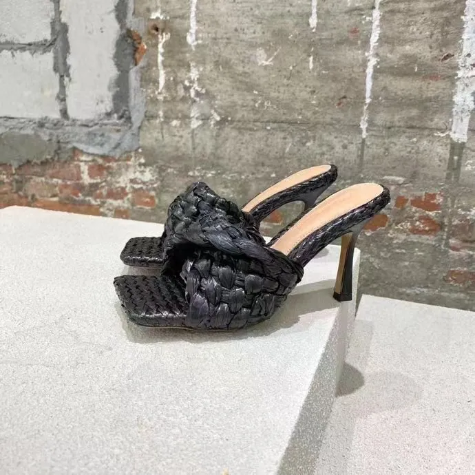 Pantoufle d'été romaine européenne chaussures pour femmes en herbe Lafite éraflures pantoufles à pain à talons hauts, avec un design de style de tissage rhombique, sandale à la mode et sexy