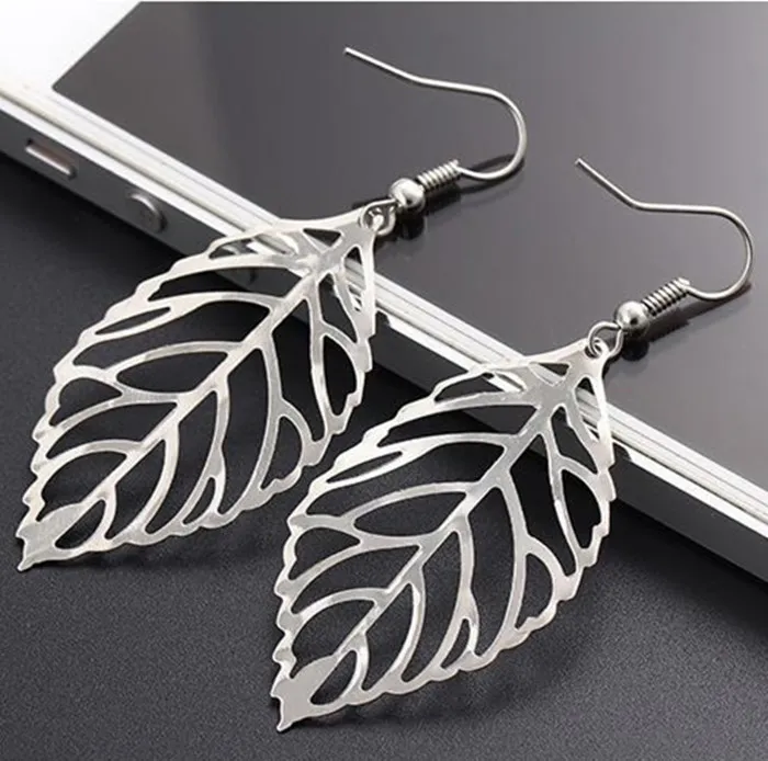 Boucles d'oreilles à breloques en métal, feuille Simple, anneau d'oreille plaqué or 2022 pour femmes