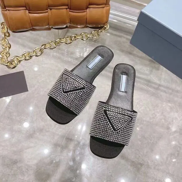 Designer-milan mode kvinna sexig lyxig pärla rhinestone slipper plattform fritid sommar breda plattstrand sandaler storlek 35-40 inramad