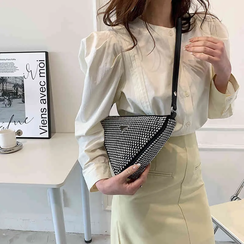 محافظ Outlet Style Style Personalized Livided Bag Ender 2022 New Full Diamond Triangle Sling One Counter Messenger Bage