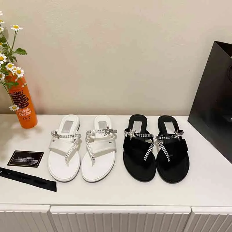 Sandals designer High version of C family`s small fragrance one-line clip foot sandals women`s flat bottoms are versatile and wear beach slippersGLPQ