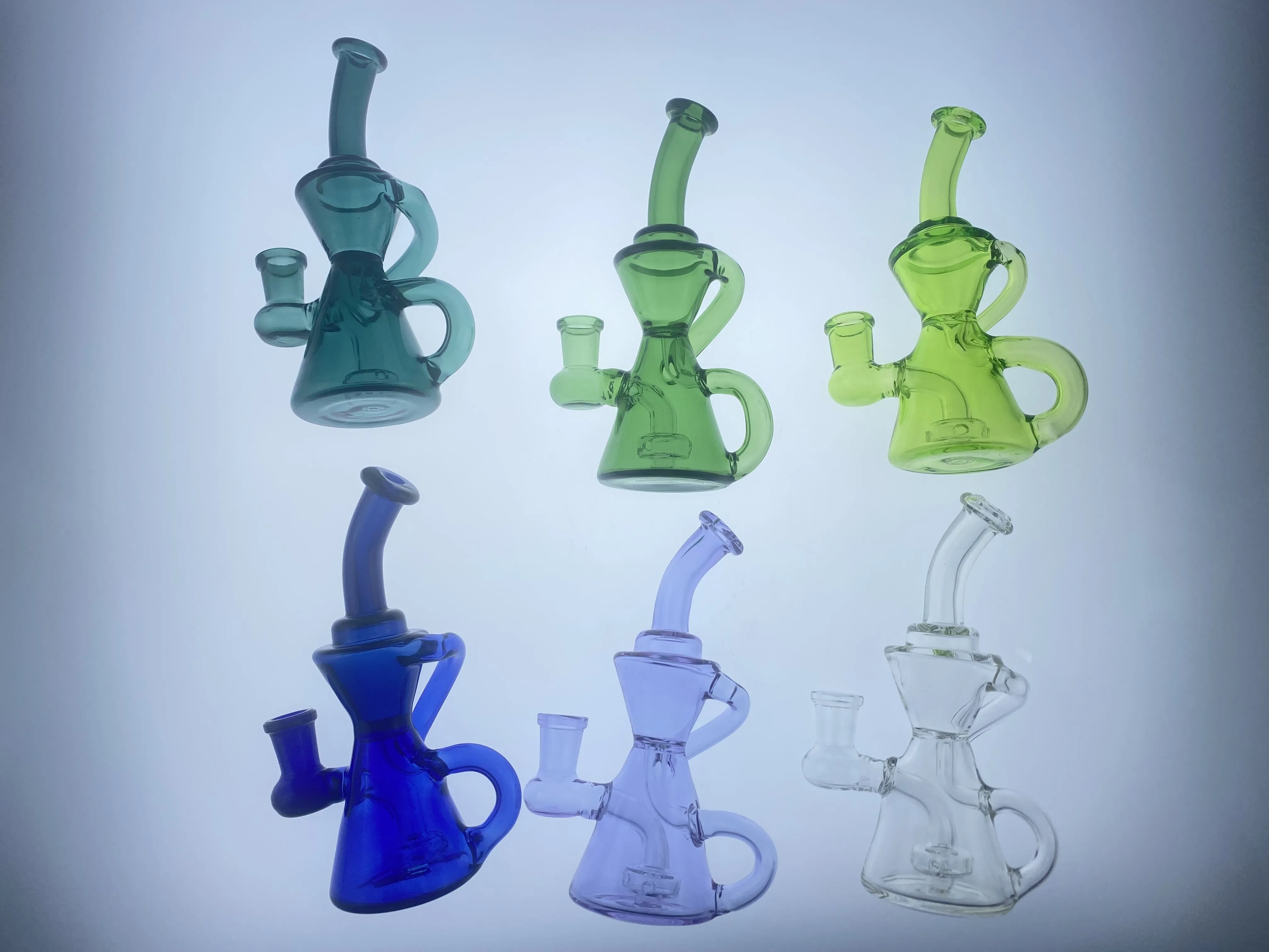 Nieuwe waterpijpen Small Backwater Glass Bong Factory Direct aanbod om gepersonaliseerde aangepaste 14 mm glazen olierigs te accepteren