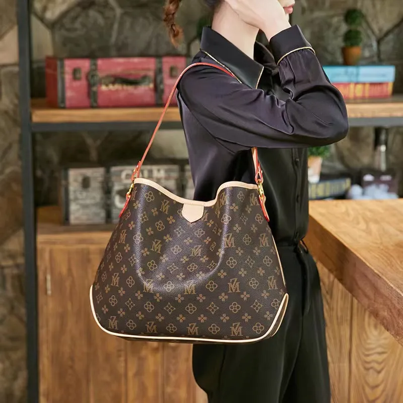 【関税&送料込み】Moncler Bags DHgate.com:Womens Grained Leather Hobo Bag with Metal