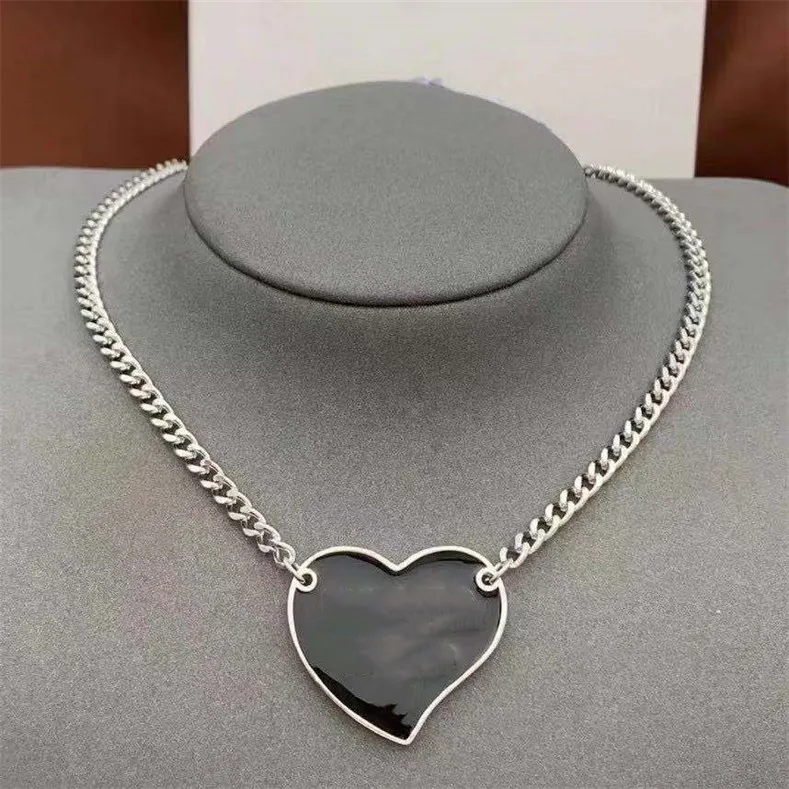 collier coeur pour femmes hommes chaîne en or colliers de créateurs punk pendentif triangle inversé noir blanc en acier inoxydable lettre de luxe pendentifs bijoux de créateurs