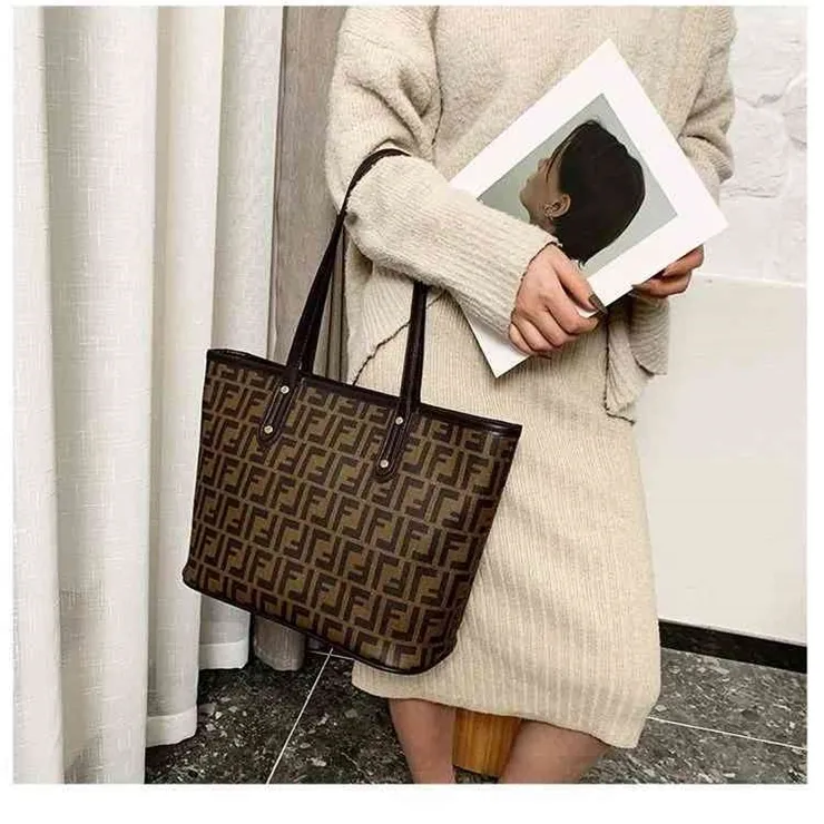 62% Off Trendy Bags 2022 Ny designer handväskor högkvalitativ trendig modehand stor kapacitetsbrev En axelkvinnors mångsidiga pendlingshink