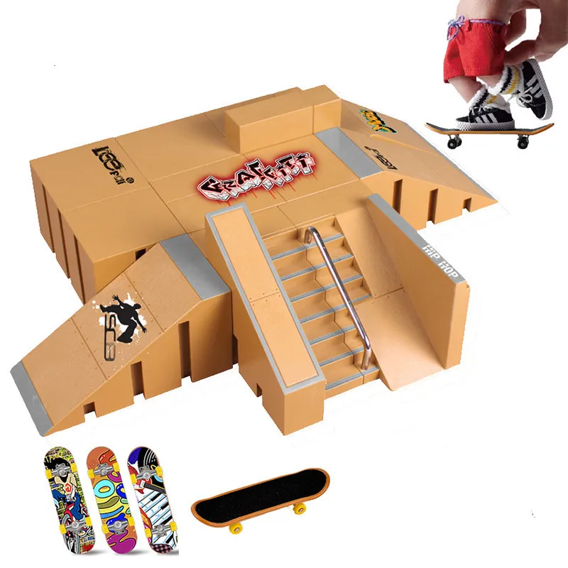 Mini Alloy Finger Skating Board Venue Combination Toys Children Skateboard Ramp Track Education Toy Set for Boy Birthday Presents 220608