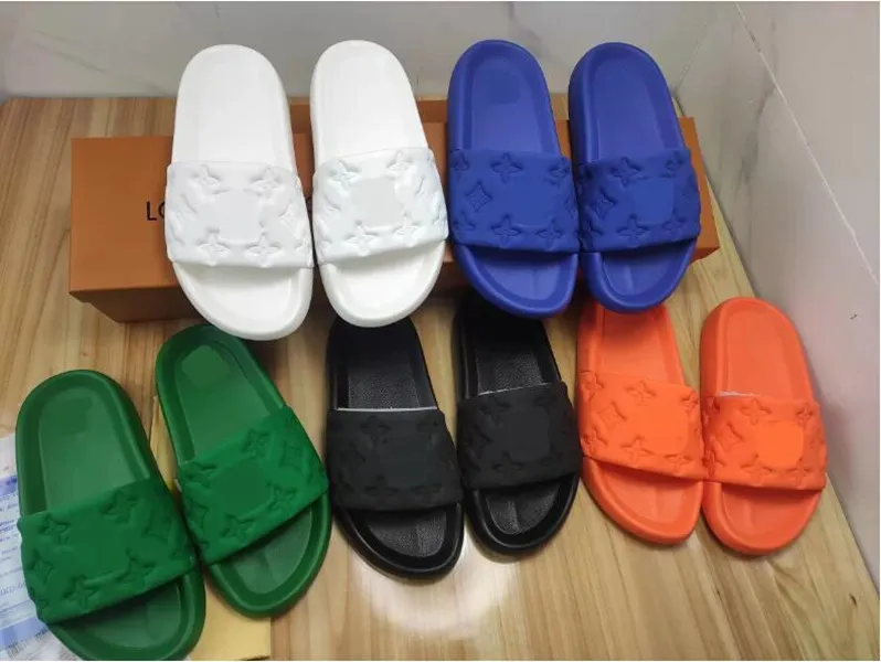 2022 designer tofflor pool kudde komfort sandaler slät kalvskinn glider kvinnor herr platta bokstäver mulor skor fashionabla lätt att bära gummi tofflor