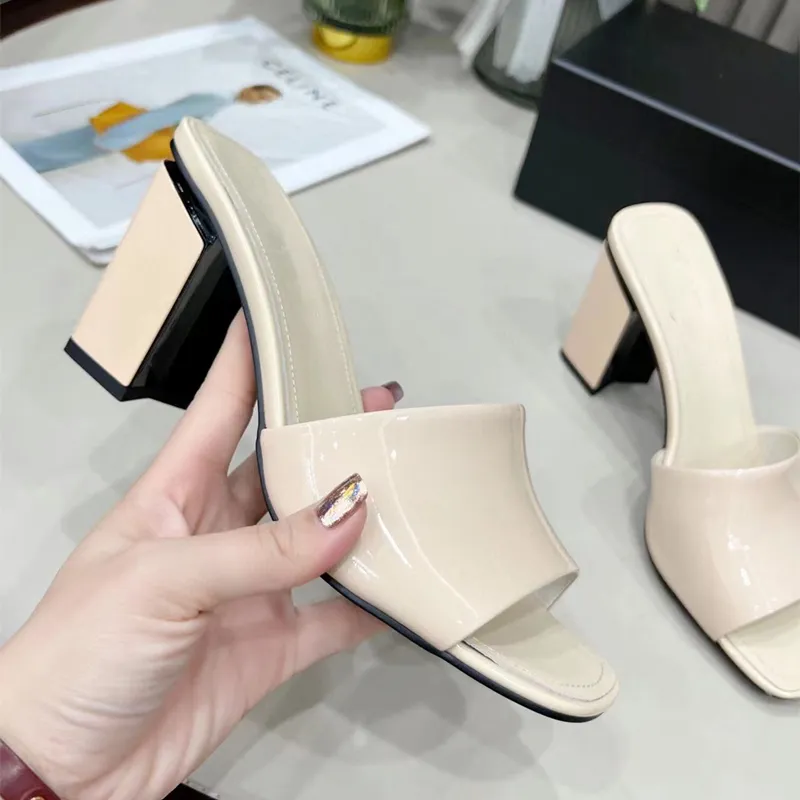 Tasarımcı Kadınlar Yüksek Terlik Seksi Tıknaz Topuk Deri Partisi Moda Yaz Jelly Sandalet 8.5 4.5 cm boyutu 35-43 Kutu